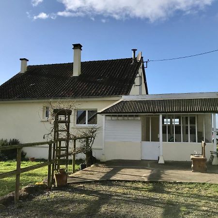 Gite Cottage Chaleureux En Pleine Campagne Vue Sur Les Monts Et Forets Et Le Chateau De Carrouges Luaran gambar
