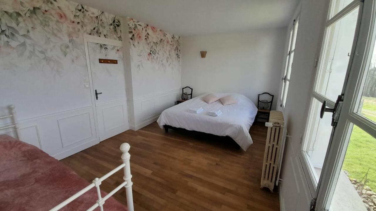 Gite Cottage Chaleureux En Pleine Campagne Vue Sur Les Monts Et Forets Et Le Chateau De Carrouges Luaran gambar