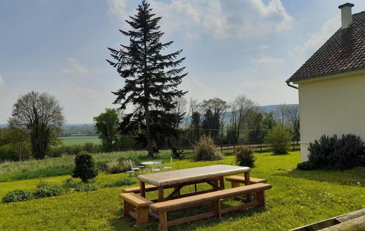 Gite Cottage Chaleureux En Pleine Campagne Vue Sur Les Monts Et Forets Et Le Chateau De Carrouges Luaran gambar