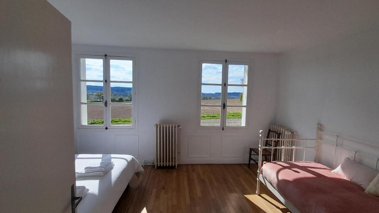 Gite Cottage Chaleureux En Pleine Campagne Vue Sur Les Monts Et Forets Et Le Chateau De Carrouges Luaran gambar