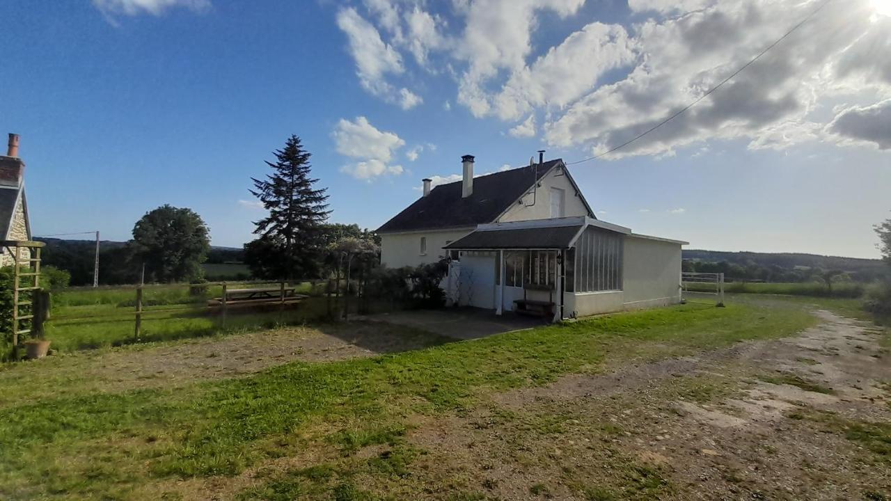 Gite Cottage Chaleureux En Pleine Campagne Vue Sur Les Monts Et Forets Et Le Chateau De Carrouges Luaran gambar